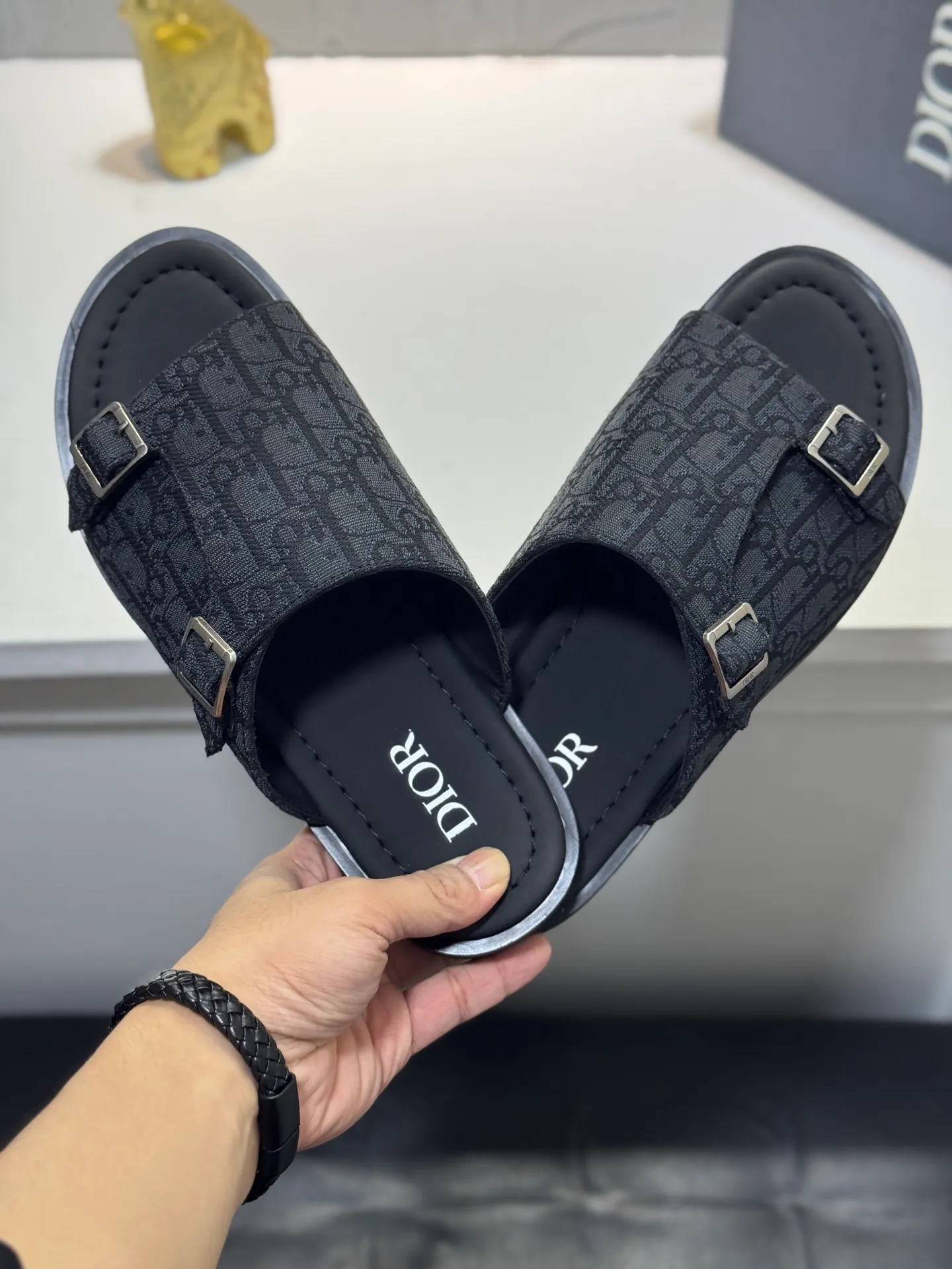 Men's men's shoes 💰320 [New style] 🦇🦇𝐂𝐡𝐫𝐢𝐬𝐭𝐢𝐚𝐧 𝐃𝐢𝐨𝐫 Dior slippers - the latest hot sandals, classic sandals, original replicas, super durable and versatile, cowhide leather with hardware accessories, very comfortable on the feet Look slim and white. Original molded outsole size: 38-44 (.45. Customized